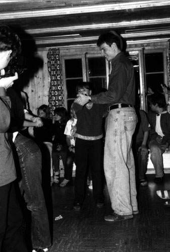 Chaefi-Maedchen-tanzen