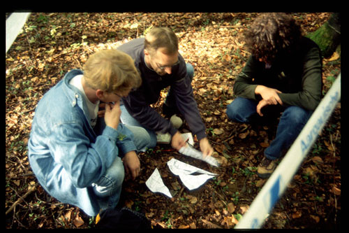 Oli-und-co-beim-kartenlese