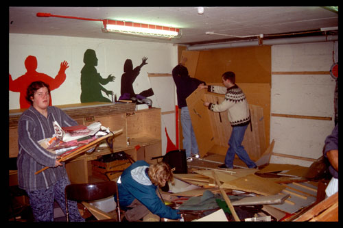 Mat-Raum-demoliert-4